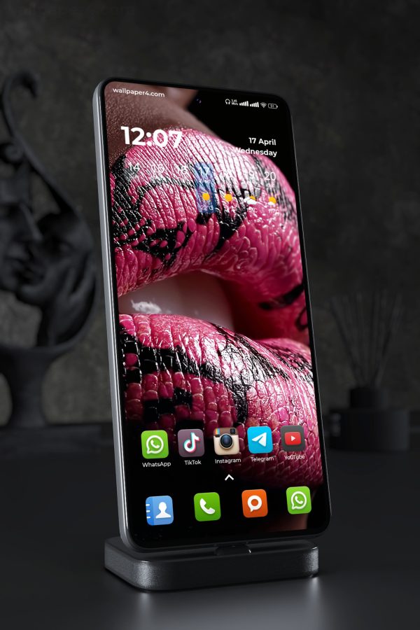 Mobile Wallpaper 2638 - Snake Skin Lips Close-Up Bold Aesthetic Art