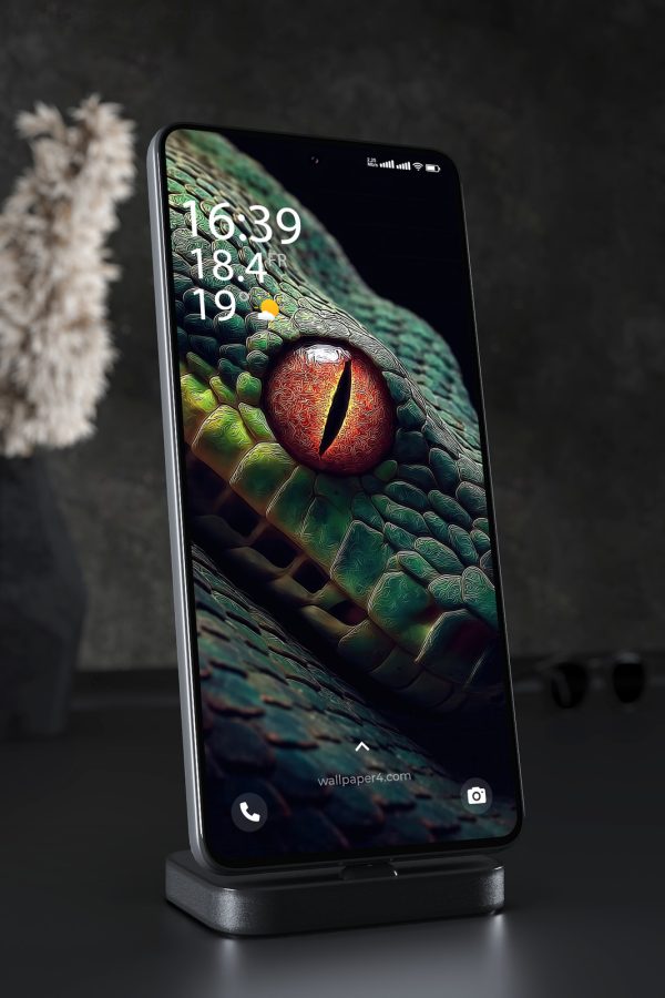 Mobile Wallpaper 3633 - Dark Green Snake Eye Macro Close Up