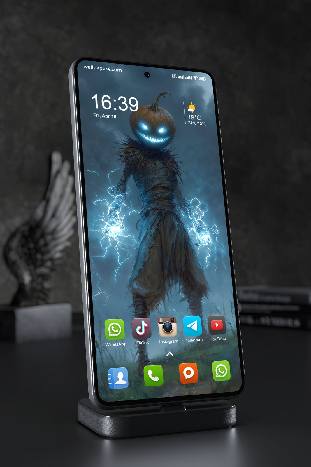 Mobile Wallpaper 3817 - Electric Pumpkin Scarecrow Dark Fantasy Art