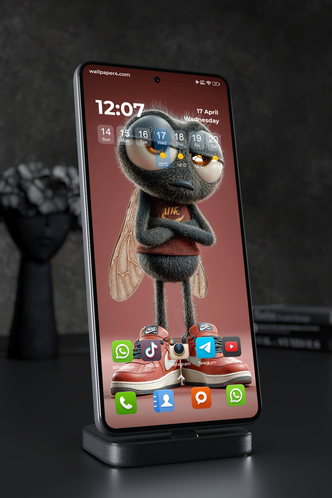 Phone Wallpaper 3862 - Funny Cartoon Fly in Sneakers