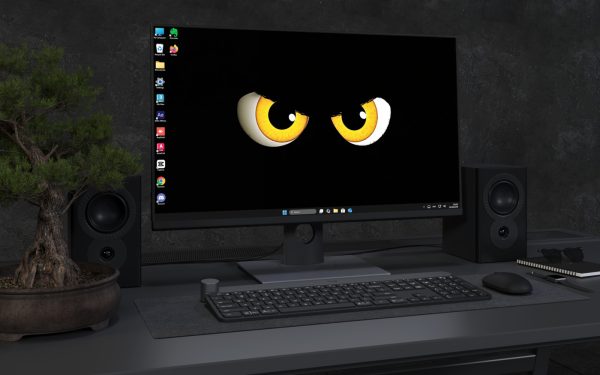 Desktop Wallpaper 8276 - Glowing Golden Eyes in Darkness 4K Wallpaper
