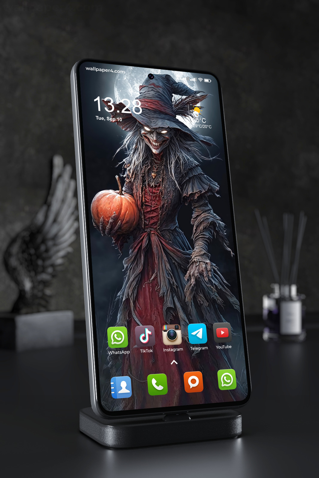 Phone Wallpaper 4664 - Creepy Halloween Witch with Glowing Pumpkin