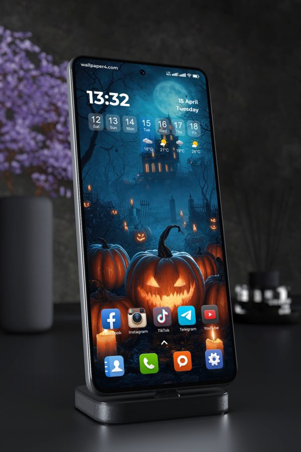 Mobile Wallpaper 4841 - Haunted Halloween House Beneath a Full Moon