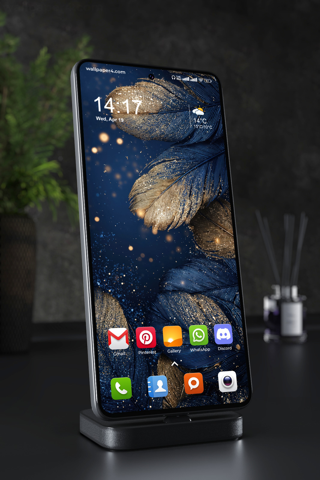Mobile Wallpaper 4950 - Golden Feathers on Deep Navy Sparkling Abstract
