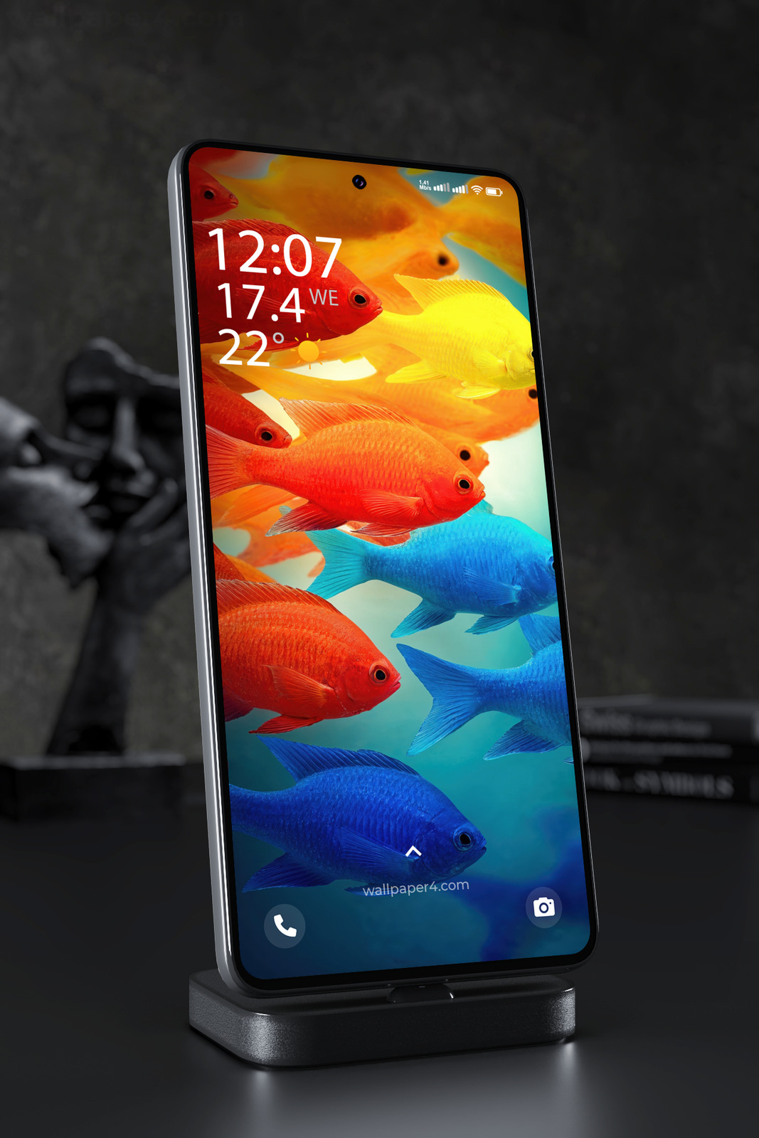 Mobile Wallpaper 5136 - Vibrant Tropical Fish in Red, Yellow and Blue