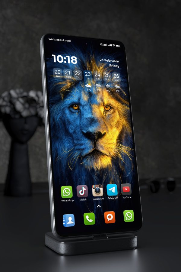 Phone Wallpaper 5181 - Blue and Gold Lion Portrait in the Darkness