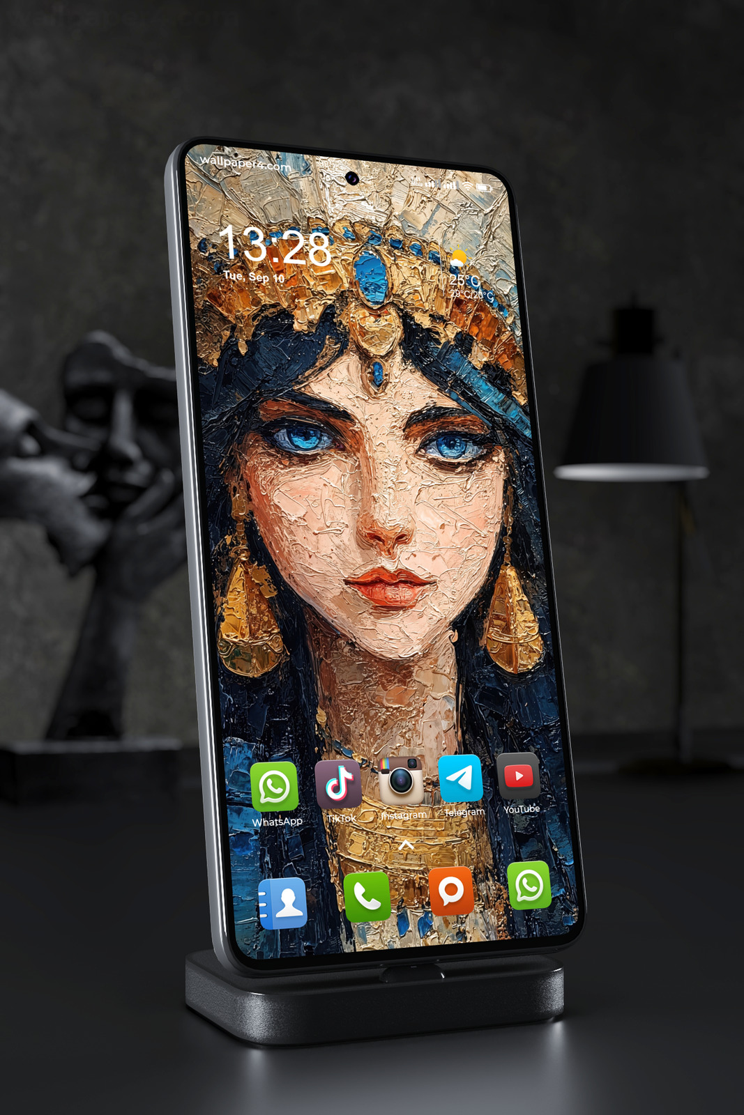 Phone Wallpaper 5284 - Ancient Egyptian Queen in Golden Royal Art