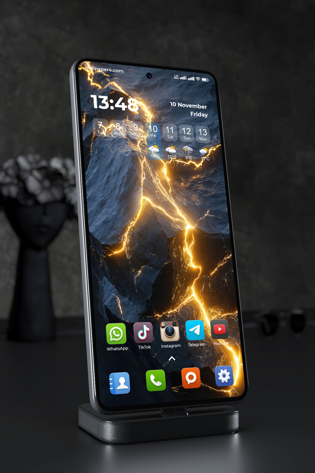 Mobile Wallpaper 5762 - Golden Energy Cracks Across Dark Stone