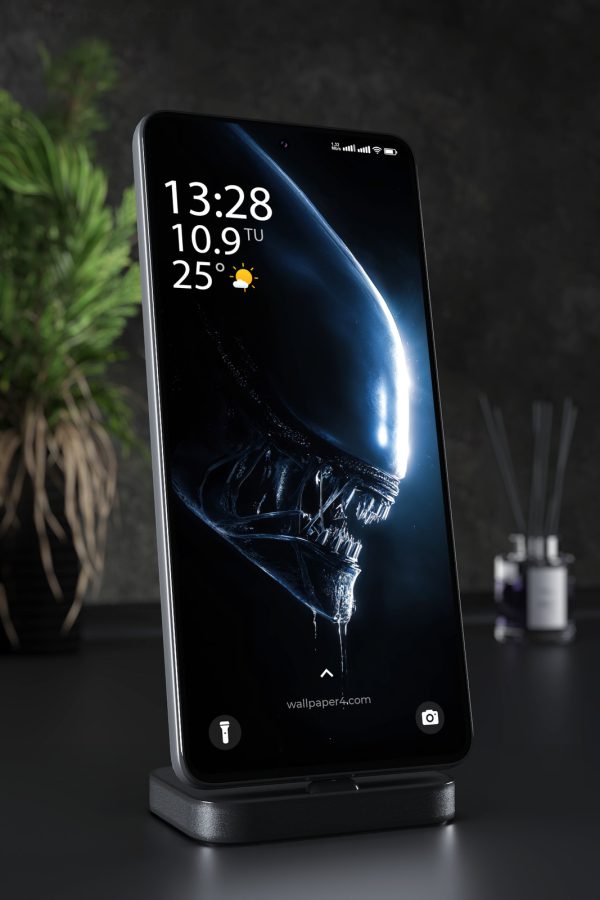 Mobile Wallpaper 6012 - Alien Xenomorph in Cold Blue Darkness
