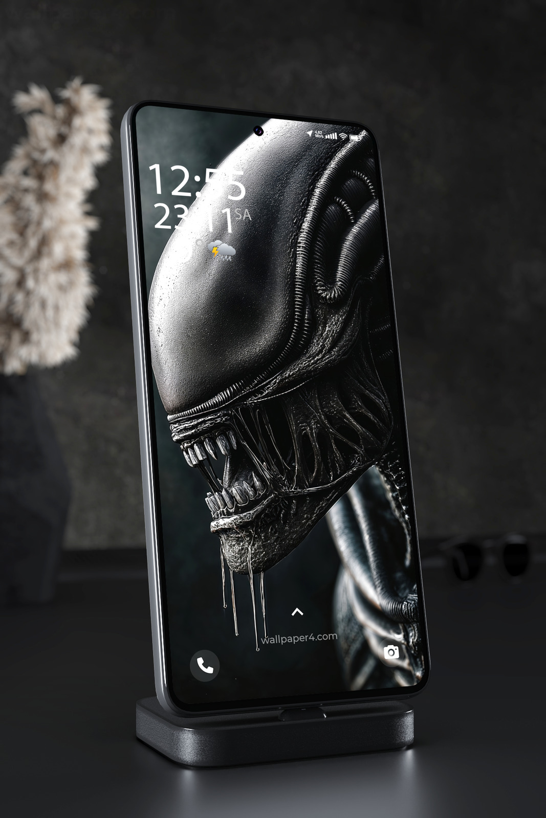 Mobile Wallpaper 6044 - Xenomorph Alien Close-Up in Dark Cinematic Style