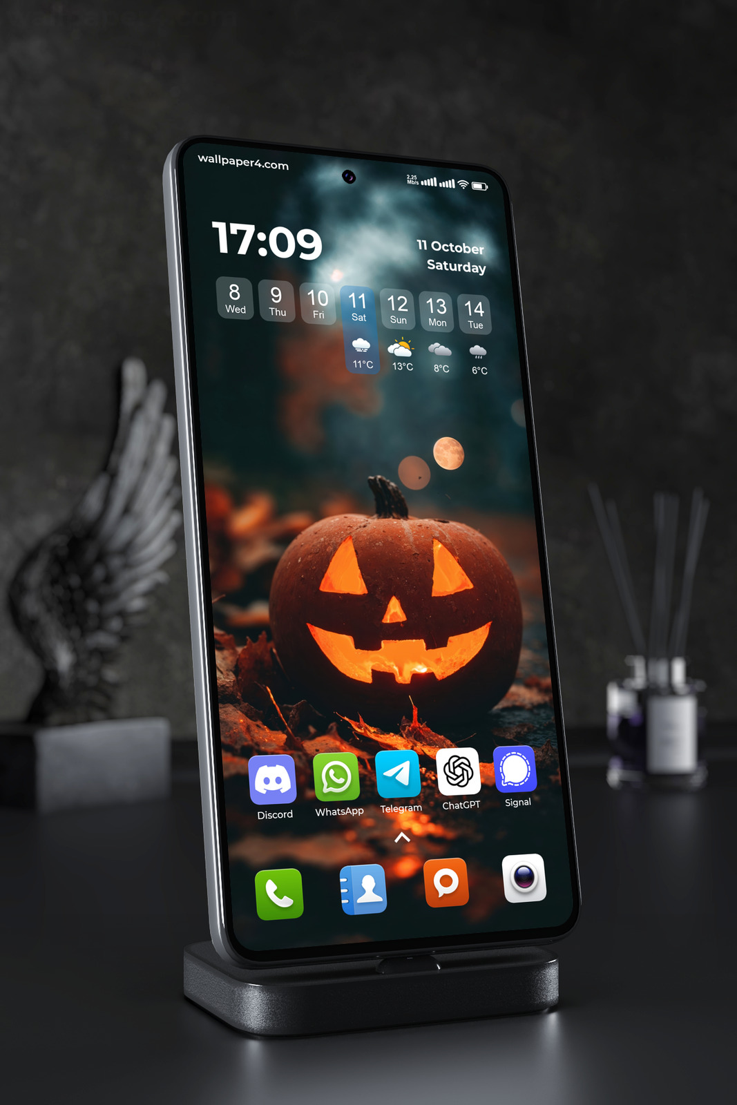 Mobile Wallpaper 6498 - Spooky Jack O Lantern Under Moonlight