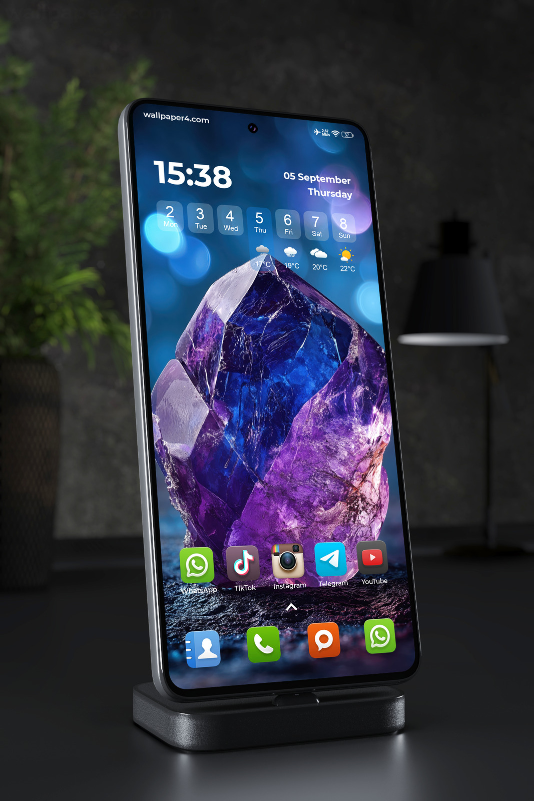 Mobile Wallpaper 7341 - Glowing Amethyst Crystal in Purple and Blue