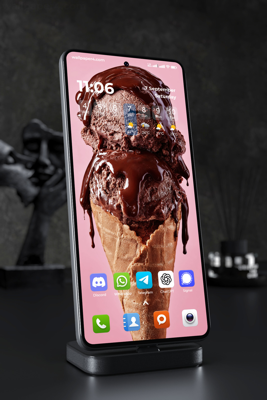 Mobile Wallpaper 7553 - Chocolate Ice Cream Cone with Glossy Splash