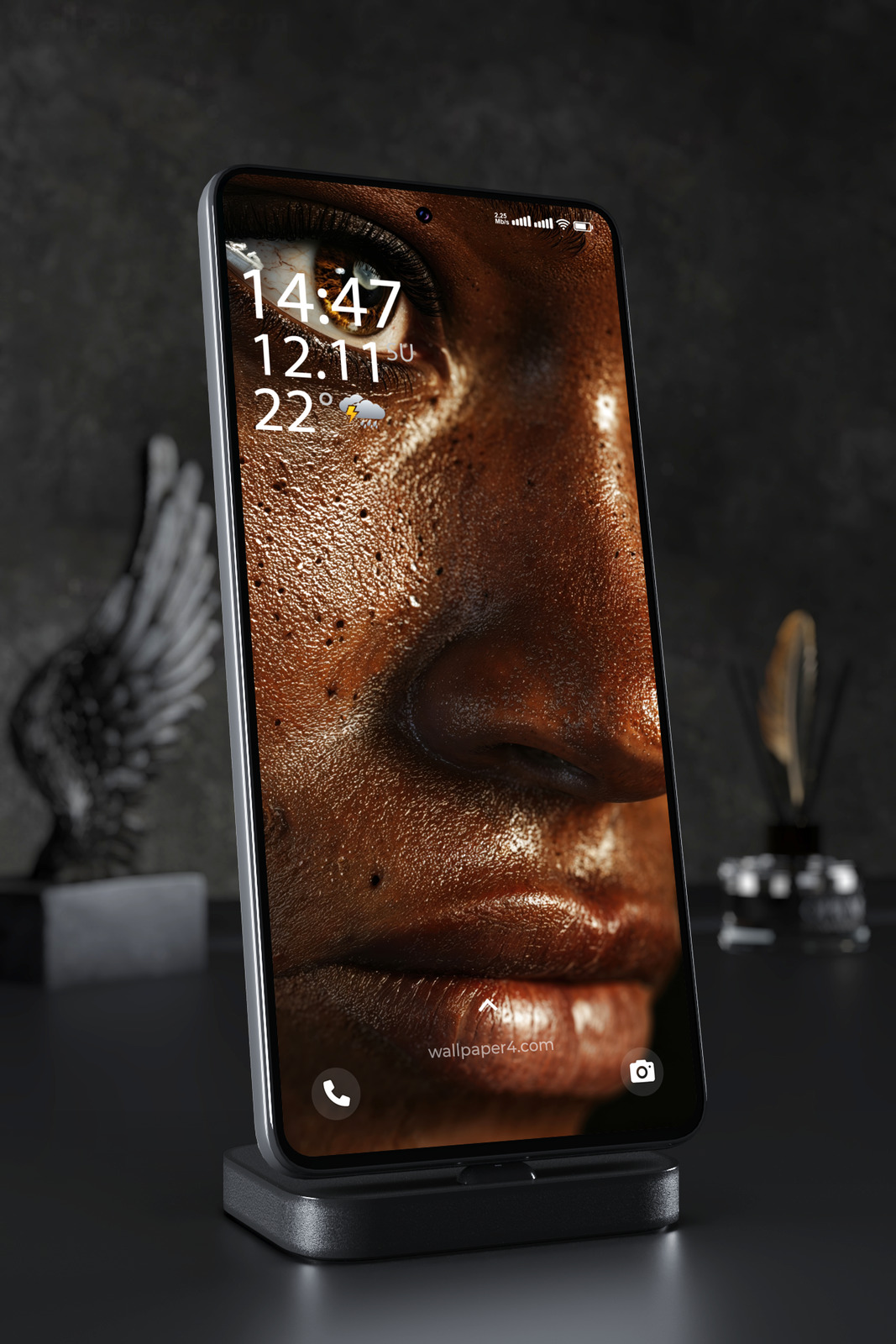 Mobile Wallpaper 8220 - Intense Brown Eyes in Dramatic Golden Light