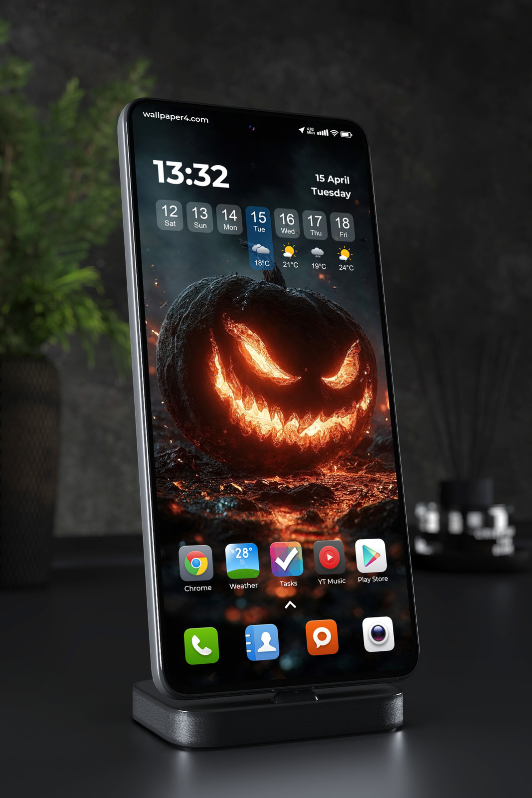 Phone Wallpaper 8445 - Fiery Evil Pumpkin in Dark Halloween Night