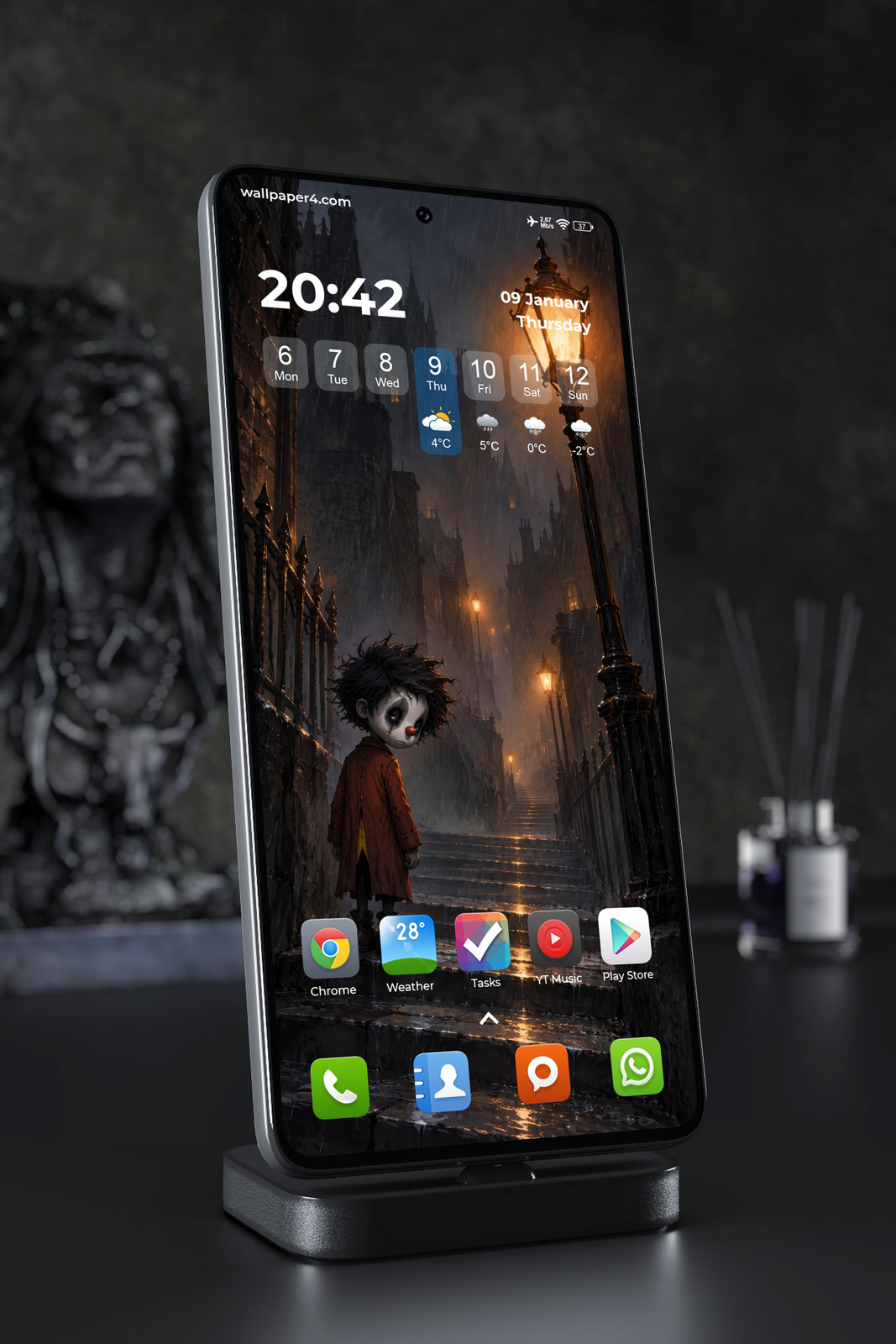 Mobile Wallpaper 8888 - Lonely Figure in a Rainy Lantern Alley