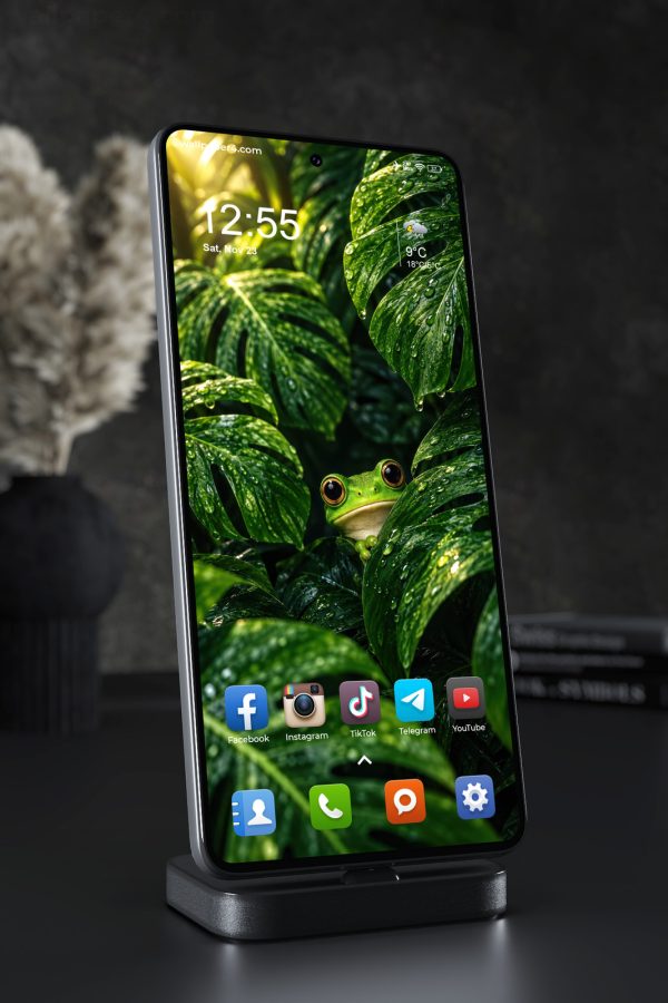 Mobile Wallpaper 8980 - Rain-Dark Tropical Leaves in a Lush Jungle