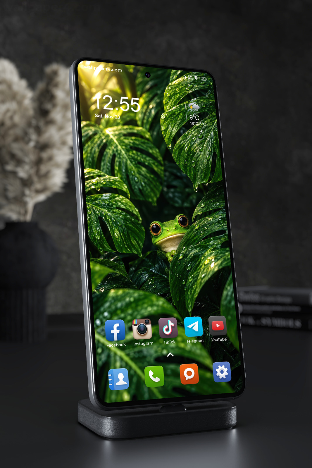 Mobile Wallpaper 8980 - Rain-Dark Tropical Leaves in a Lush Jungle