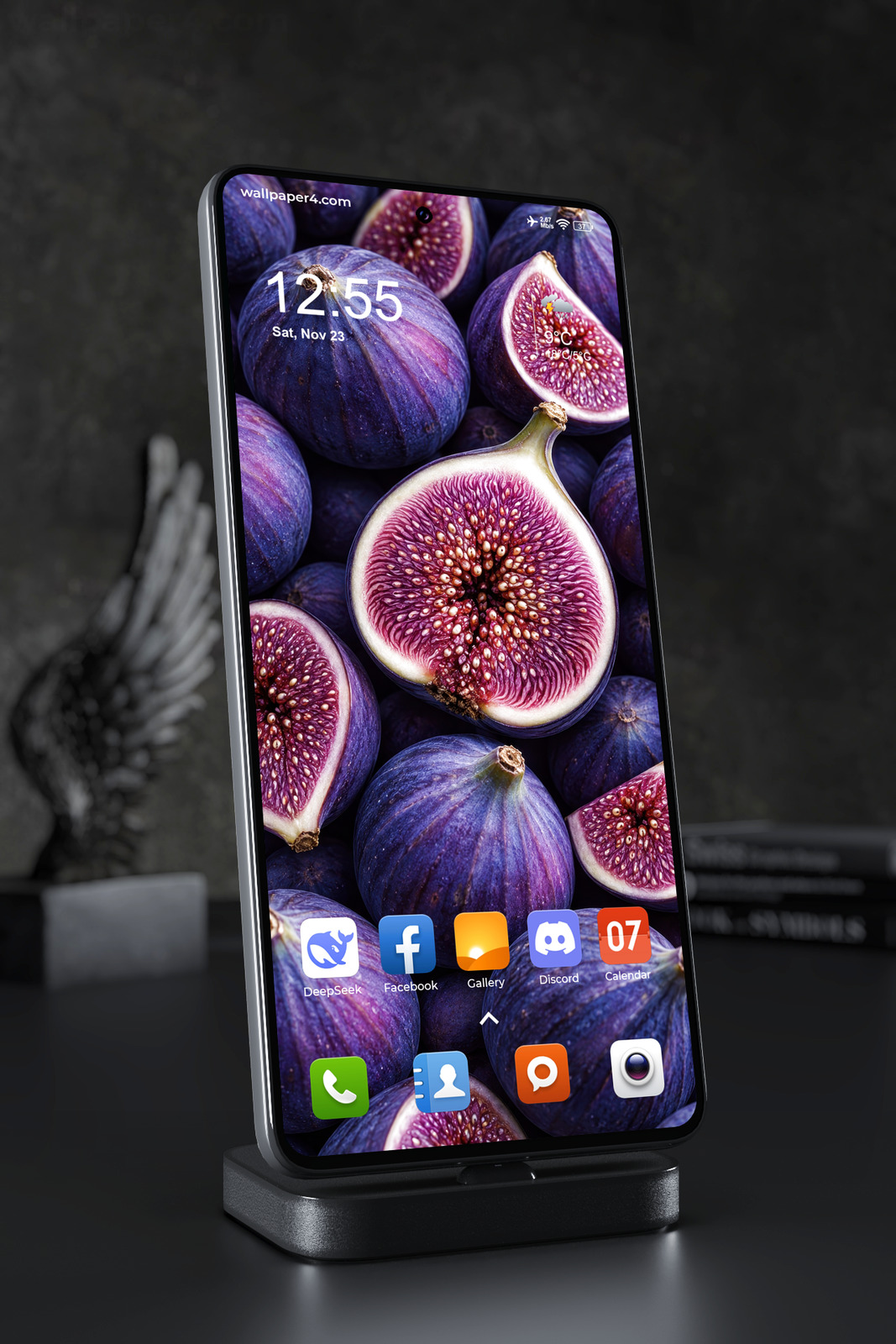 Mobile Wallpaper 9076 - Ripe Purple Figs with Vivid Pink Centers